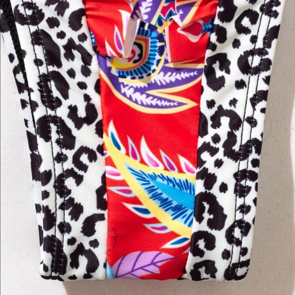 Bikini - Picture 6 of 8